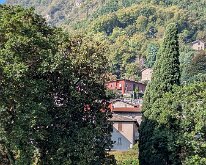 2025-10-08 10.43.48 George Clooney also bought two adjacent houses, to keep out the nosy neighbors